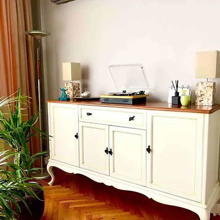 Stylish Flat In Sisli Close To Subway 이스탄불